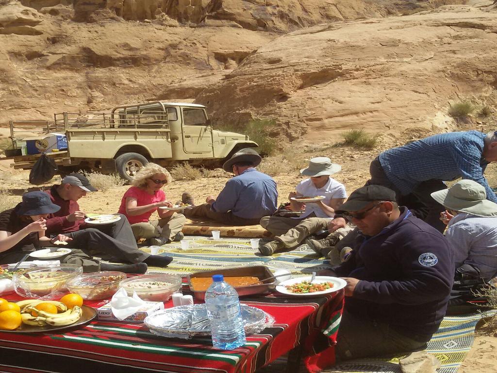 Wadi Rum Quiet Village Camp Exterior photo